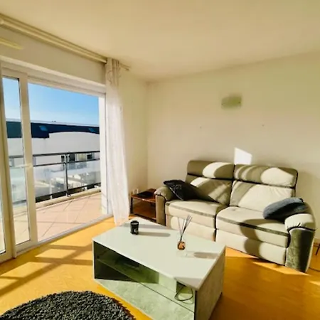 Charming Nest With Balcony 公寓 *