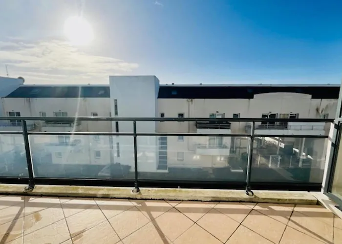 Charming Nest With Balcony