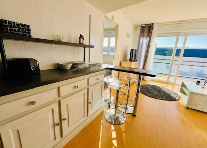 Charming Nest With Balcony 公寓