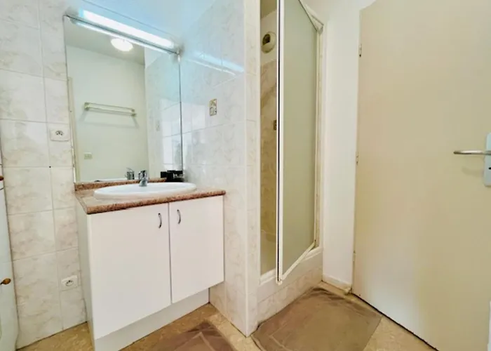 Charming Nest With Balcony 아파트 라로셸