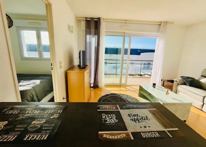 아파트 Charming Nest With Balcony *